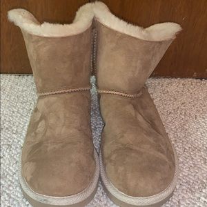 Tan Ugg’s